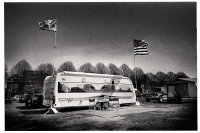 Lors d'événements de plusieurs jours, les exposants logent sur place. Le camping fait aussi partie de la fête. Tournai, 2013.